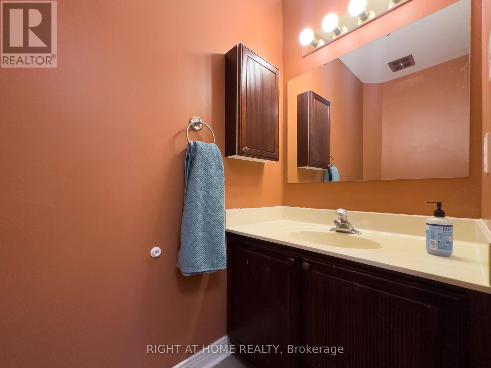 32 Marble Arch Crescent, Ottawa, Ontario  K2G 5S3 - Photo 8 - X12699492