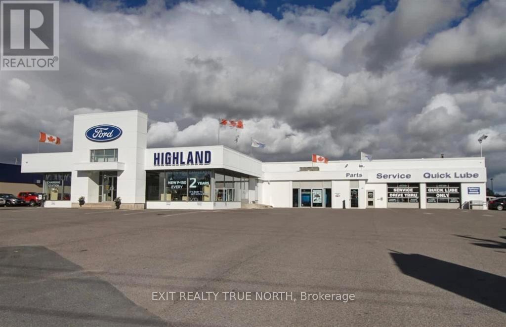 68 Great Northern Road, Sault Ste Marie, Ontario  P6B 4Y5 - Photo 2 - X12701024