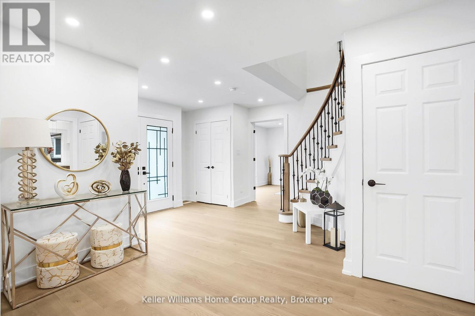 1105 Ewing Crescent, Mississauga, Ontario  L5V 1B9 - Photo 3 - W12701152