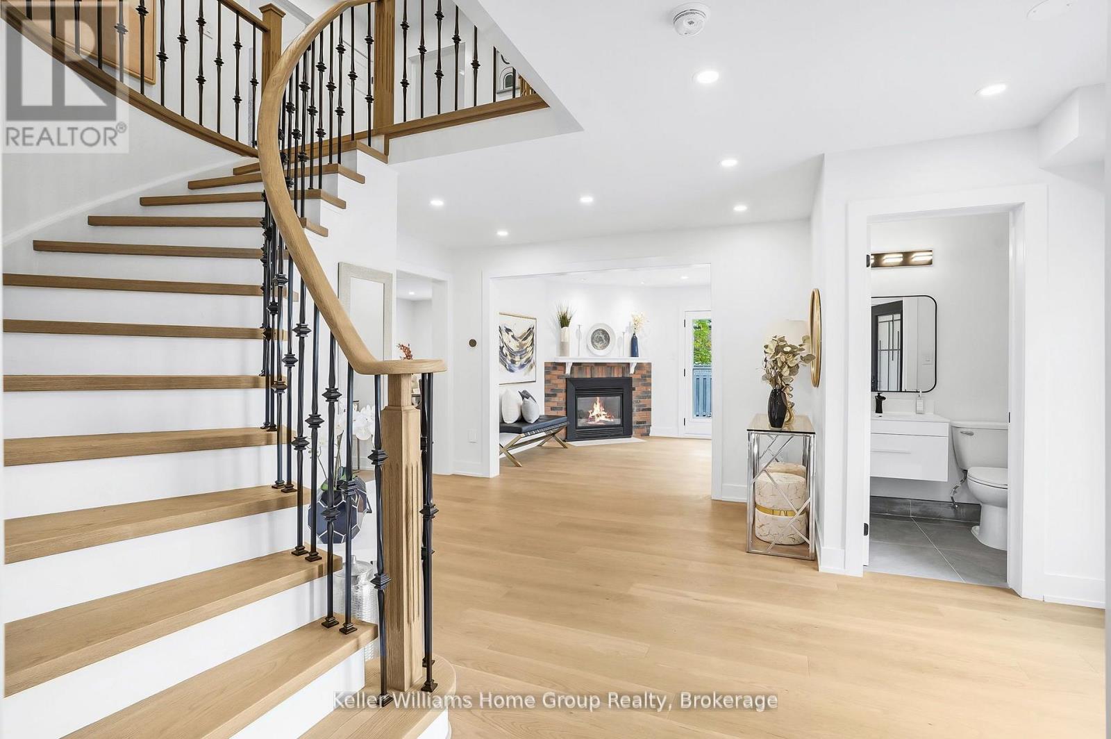 1105 Ewing Crescent, Mississauga, Ontario  L5V 1B9 - Photo 5 - W12701152