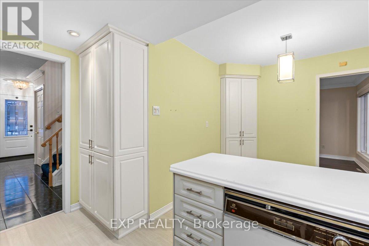 1442 Manitou Court, Oshawa, Ontario  L1G 7P8 - Photo 4 - E12701100