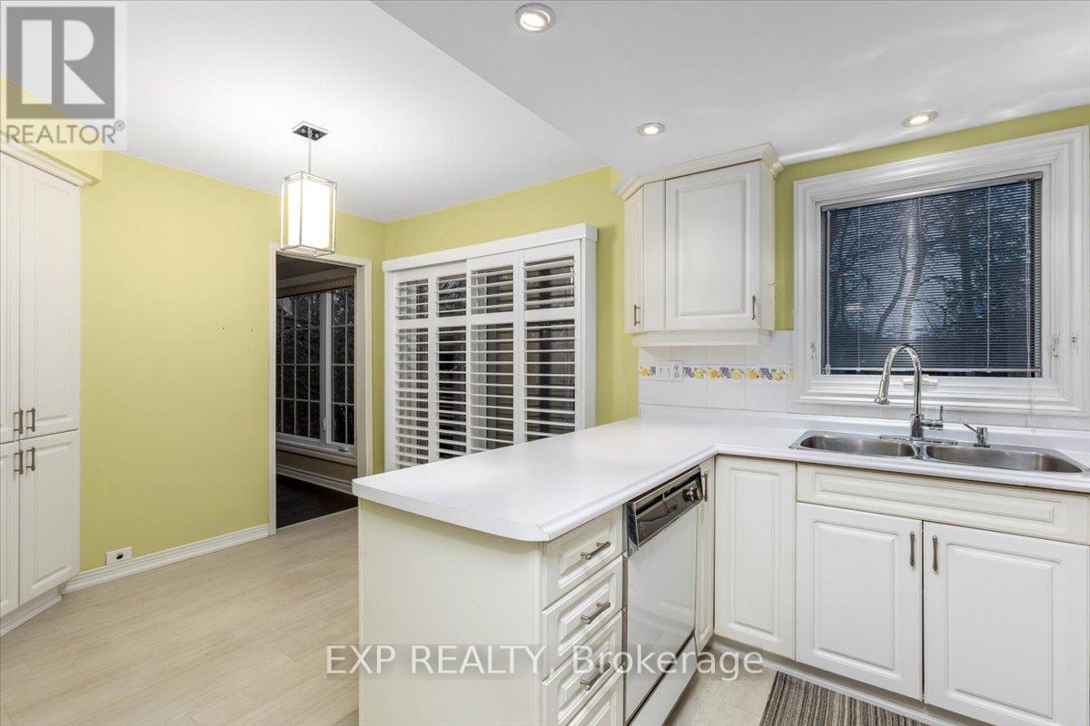 1442 Manitou Court, Oshawa, Ontario  L1G 7P8 - Photo 6 - E12701100