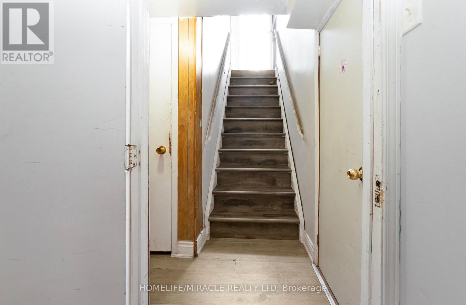 66 Avening Drive, Toronto, Ontario  M9V 1Y1 - Photo 27 - W12695712