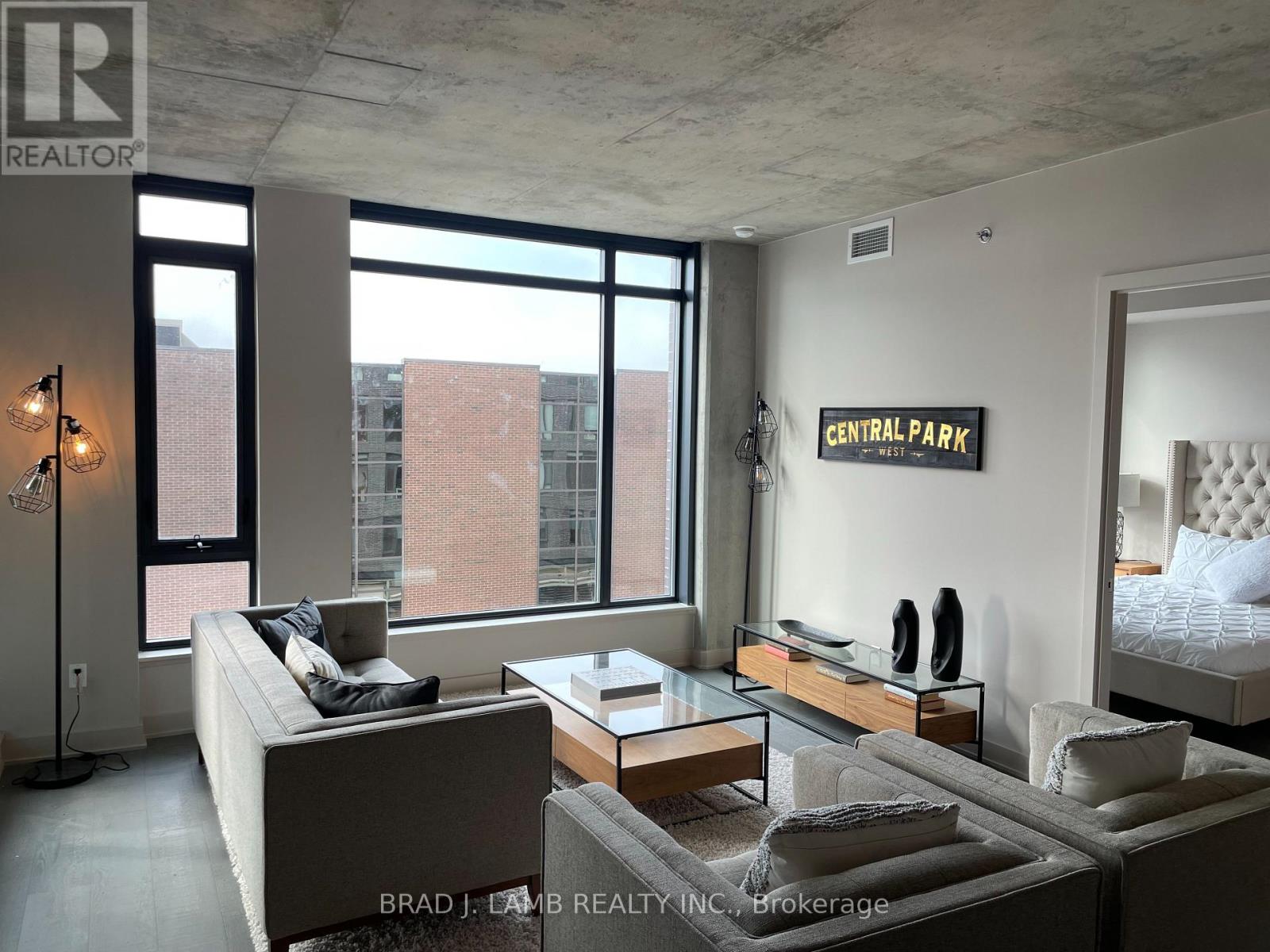 603 - 203 Catherine Street, Ottawa, Ontario  K2P 1J5 - Photo 2 - X12701150