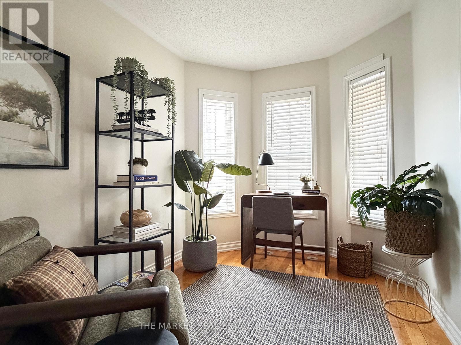 688 Rayner Court, Milton, Ontario  L9T 0N9 - Photo 3 - W12696730