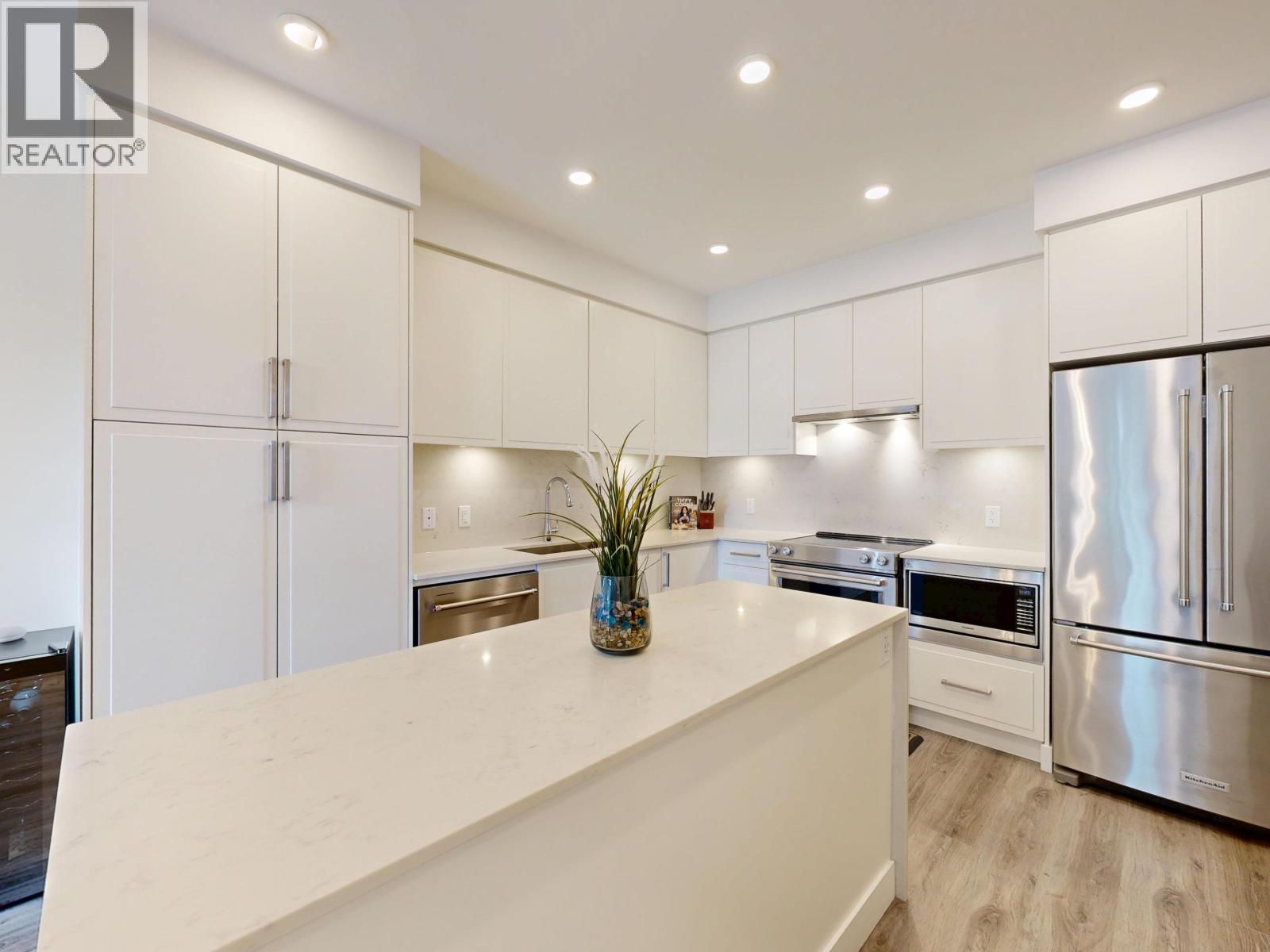 513 700 Clarke Road, Coquitlam, British Columbia  V3J 0K5 - Photo 2 - R3080001