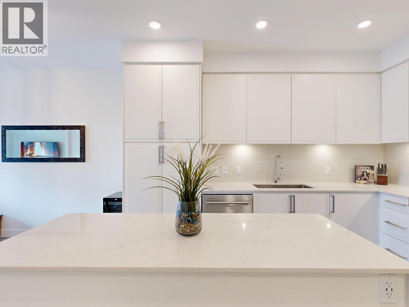 513 700 Clarke Road, Coquitlam, British Columbia  V3J 0K5 - Photo 4 - R3080001