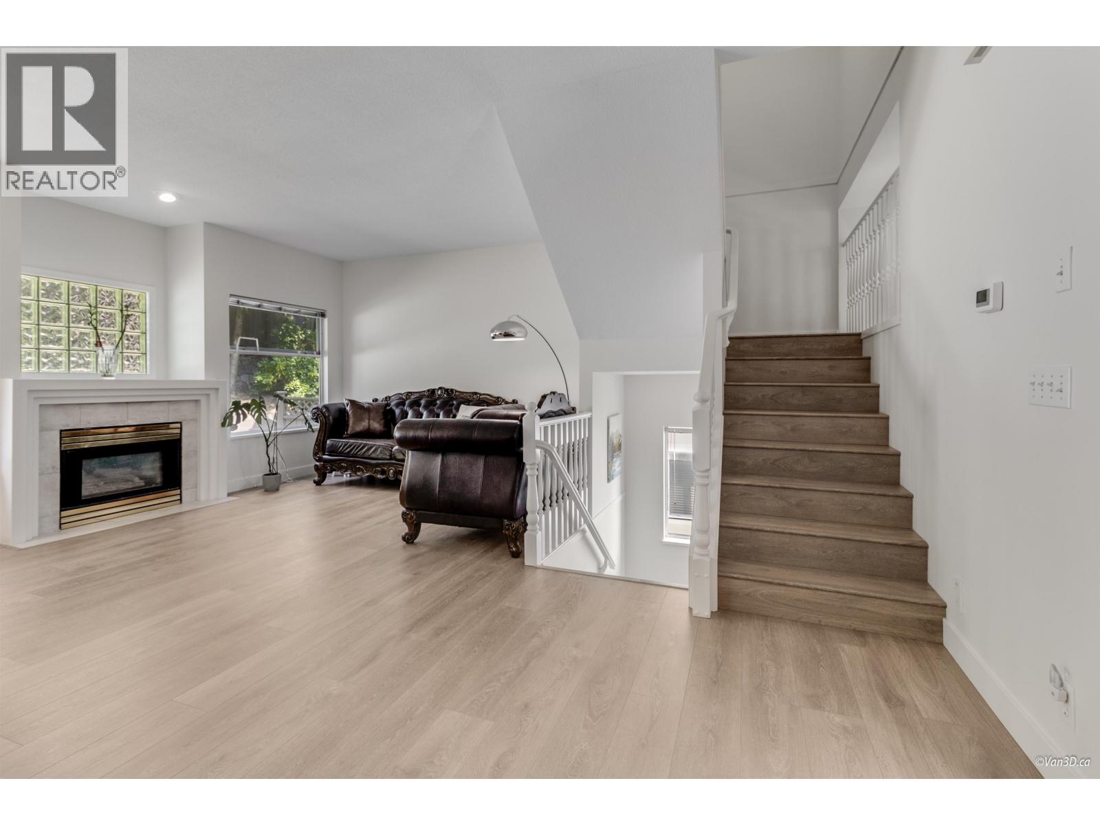 4 2951 Panorama Drive, Coquitlam, British Columbia  V3E 2W3 - Photo 8 - R3080014