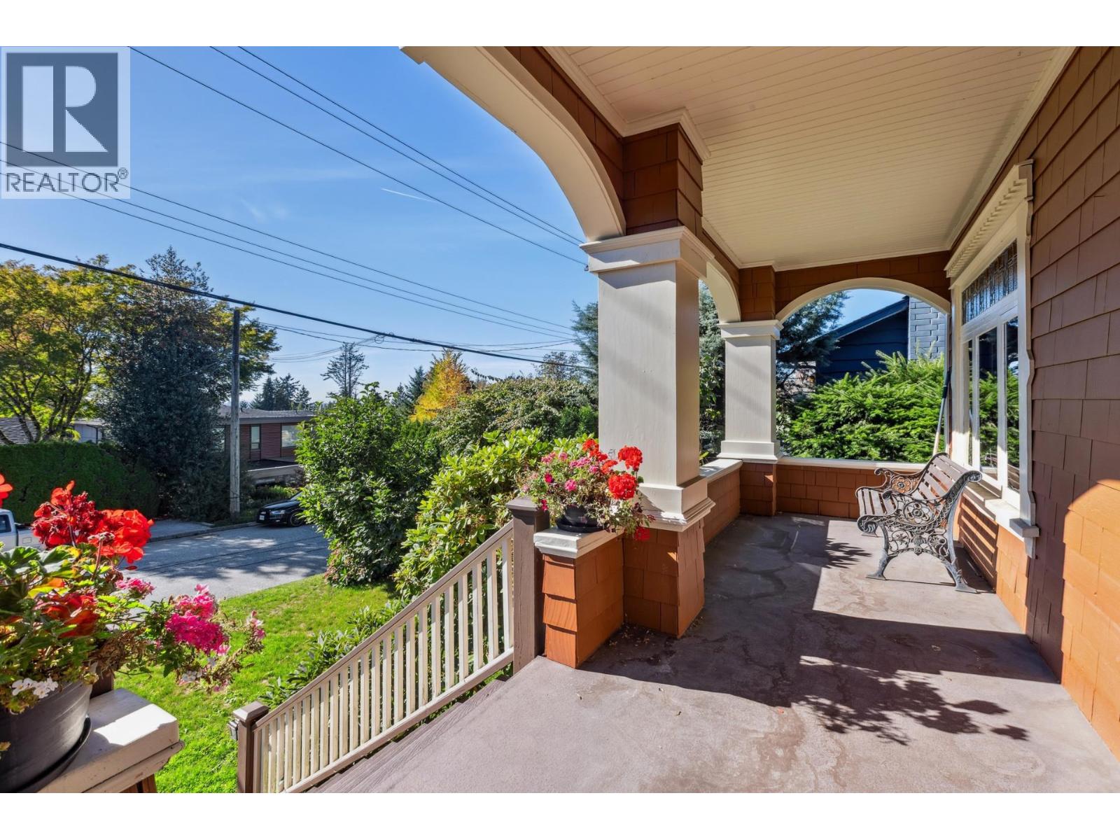 234 W Windsor Road, North Vancouver, British Columbia  V7N 2N1 - Photo 2 - R3080019