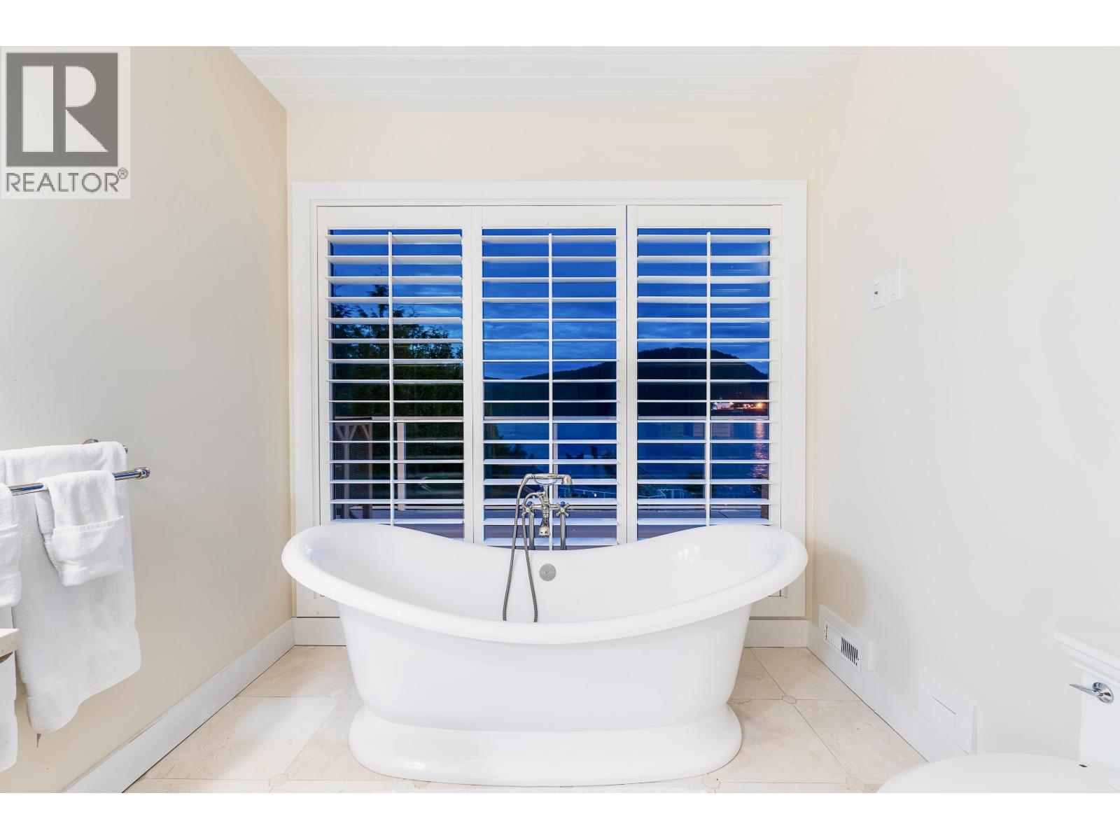 614 Lowry Lane, North Vancouver, British Columbia  V7M 3G3 - Photo 19 - R3080022