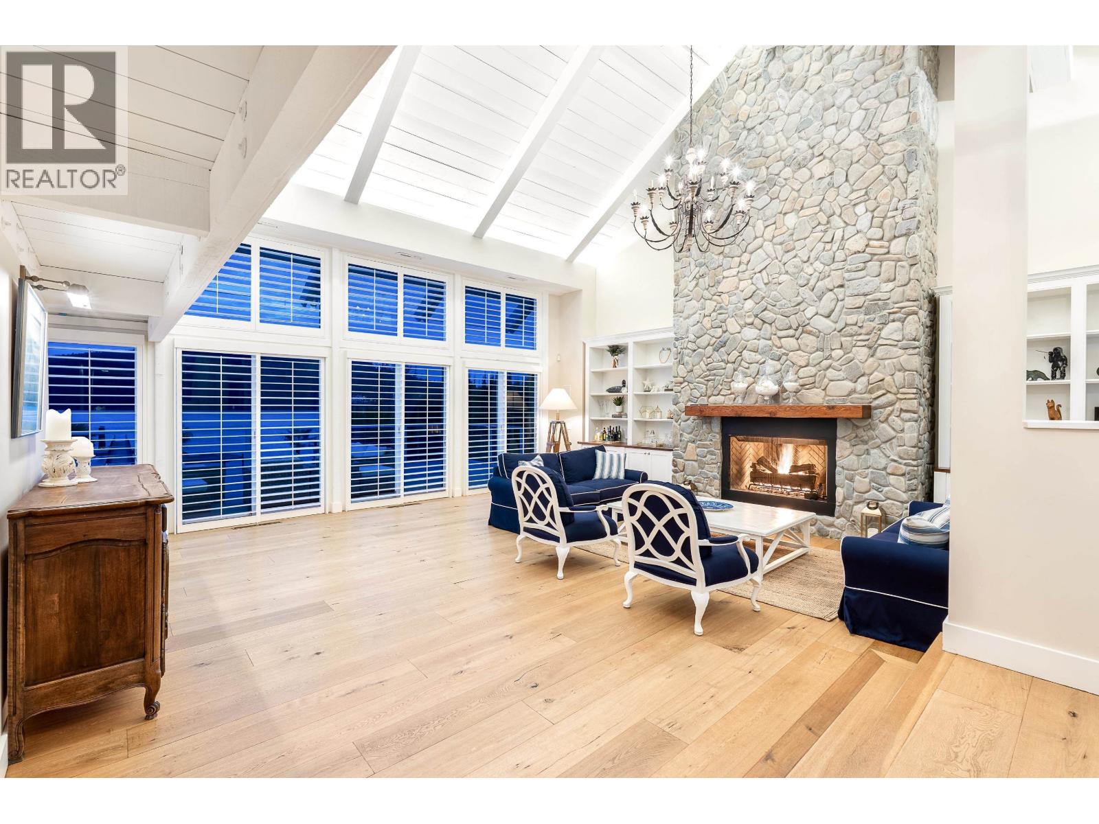 614 Lowry Lane, North Vancouver, British Columbia  V7M 3G3 - Photo 4 - R3080022