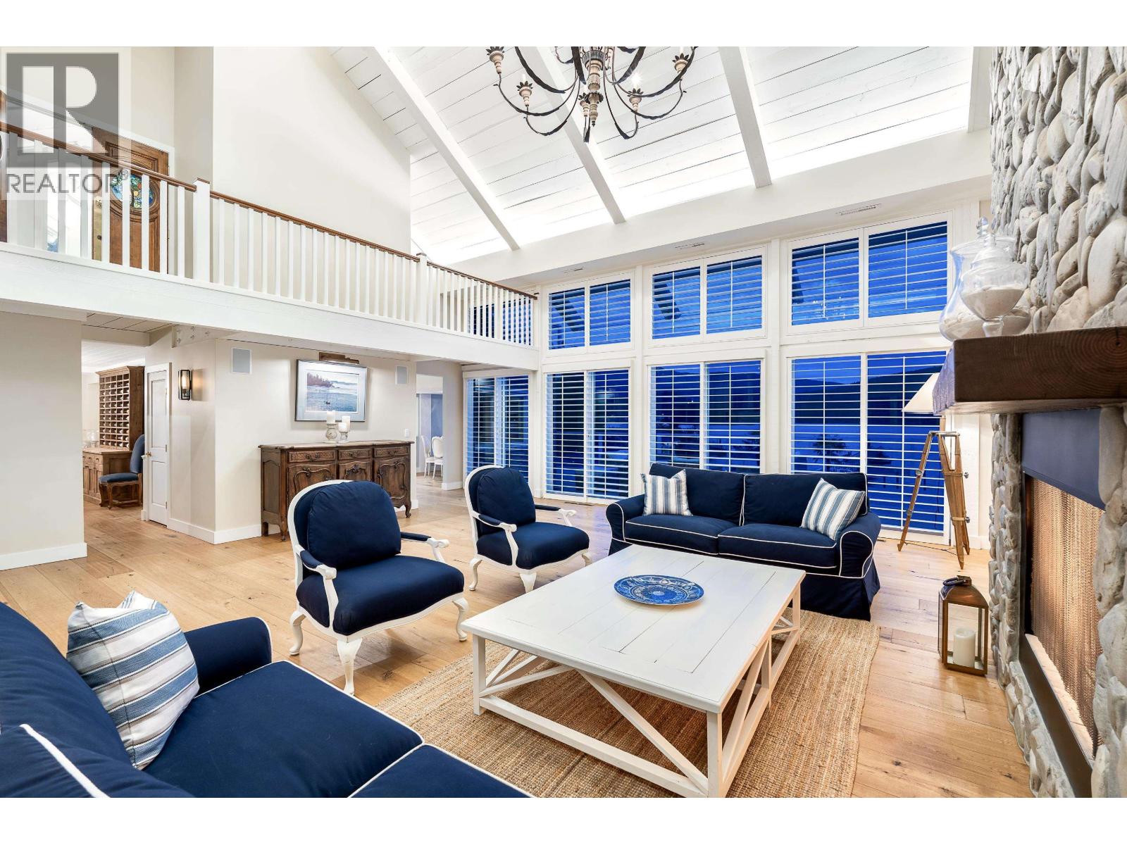 614 Lowry Lane, North Vancouver, British Columbia  V7M 3G3 - Photo 5 - R3080022