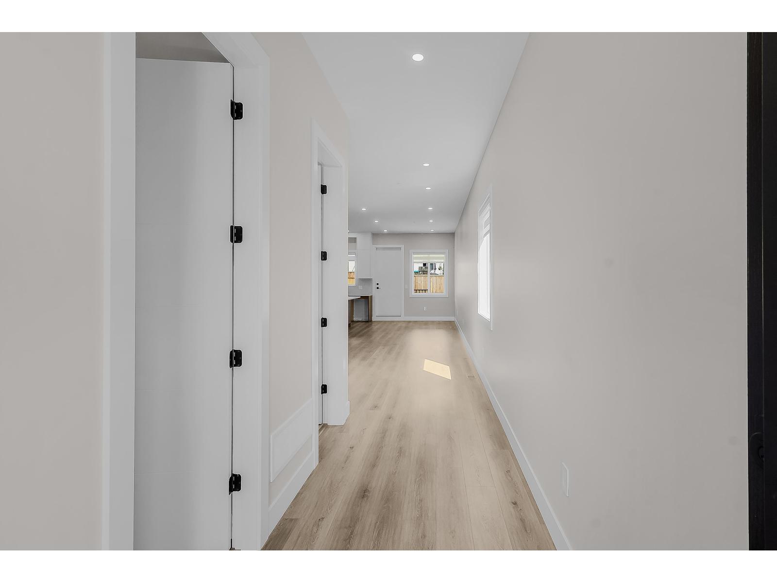 32711 Antelope Avenue, Mission, British Columbia  V2V 7A9 - Photo 5 - R3078784