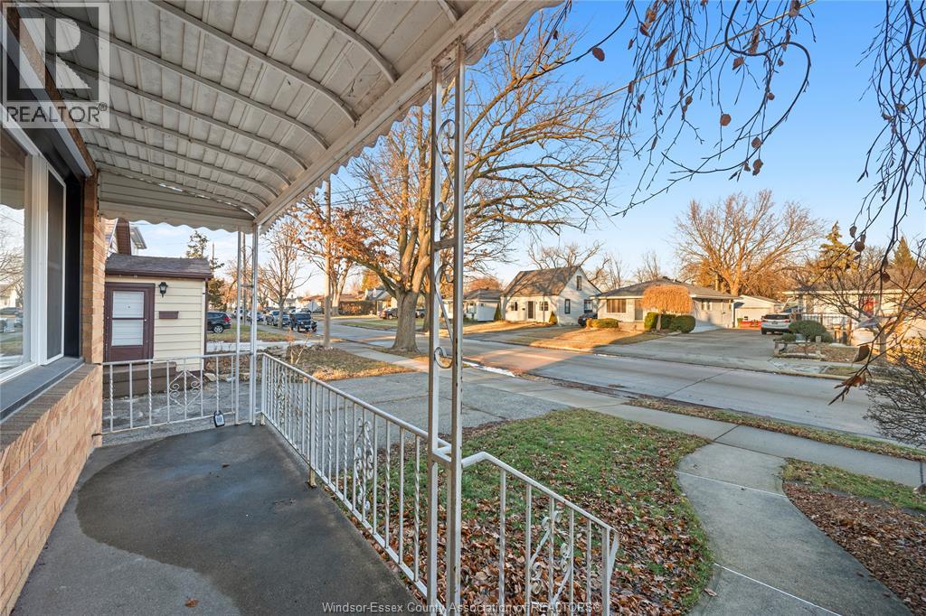 1987 Buckingham, Windsor, Ontario  N8T 2A9 - Photo 2 - 26001242