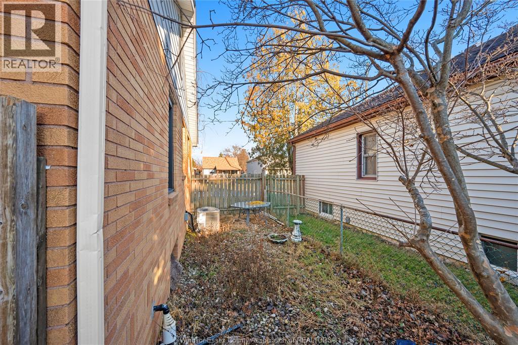 1987 Buckingham, Windsor, Ontario  N8T 2A9 - Photo 24 - 26001242