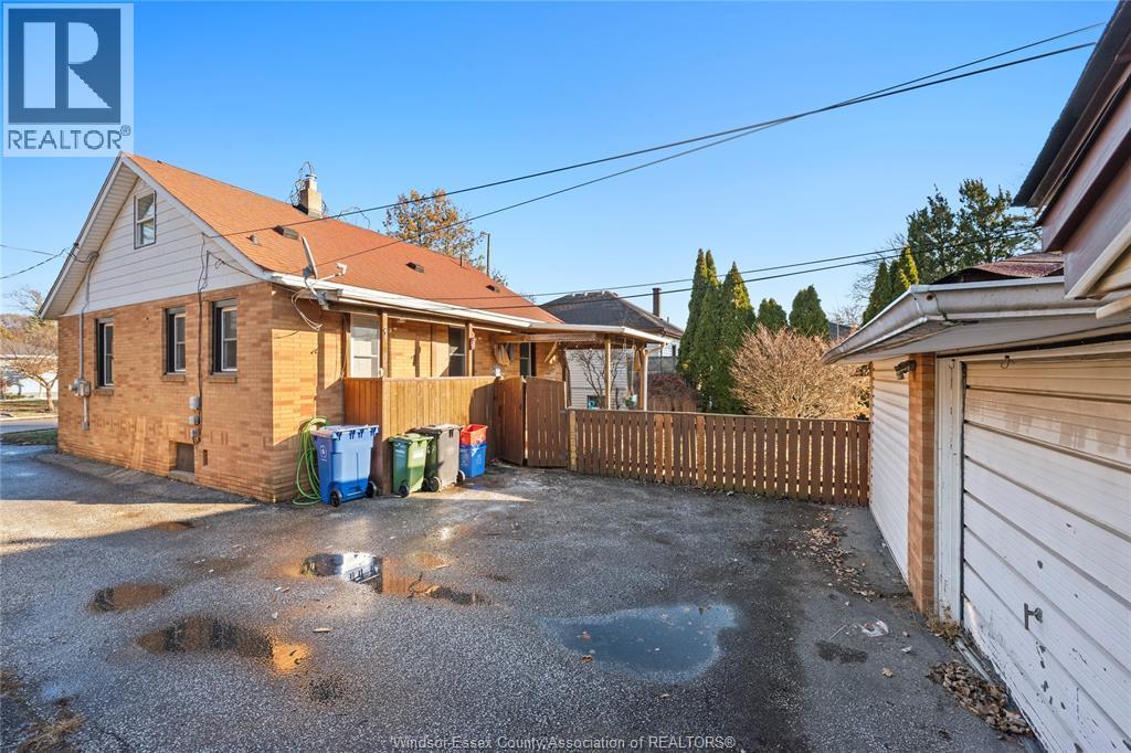 1987 Buckingham, Windsor, Ontario  N8T 2A9 - Photo 4 - 26001242