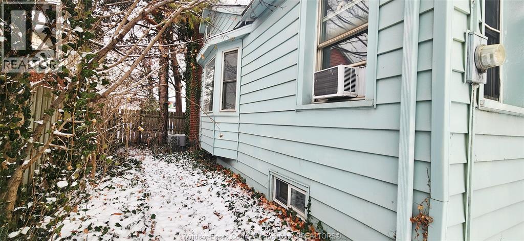 559 Vanier Street, Windsor, Ontario  N8X 3E2 - Photo 2 - 26001202