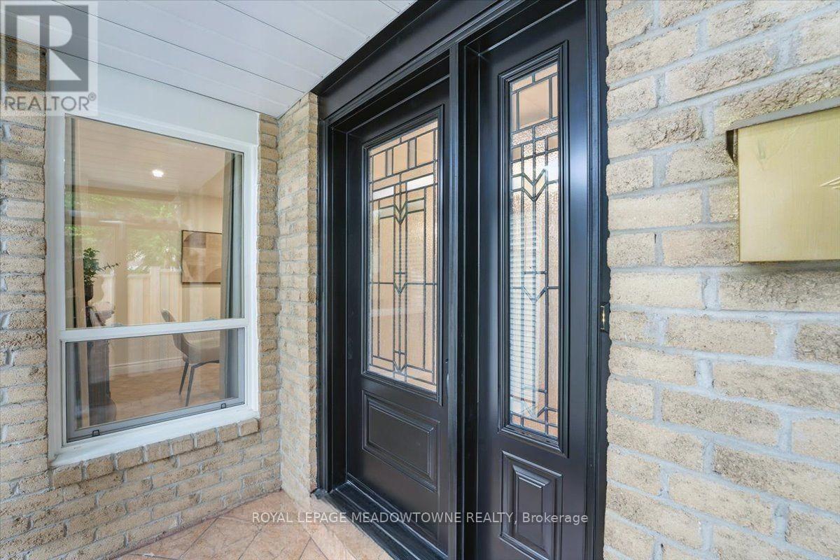 6486 Edenwood Drive, Mississauga, Ontario  L5N 3K1 - Photo 7 - W12689318