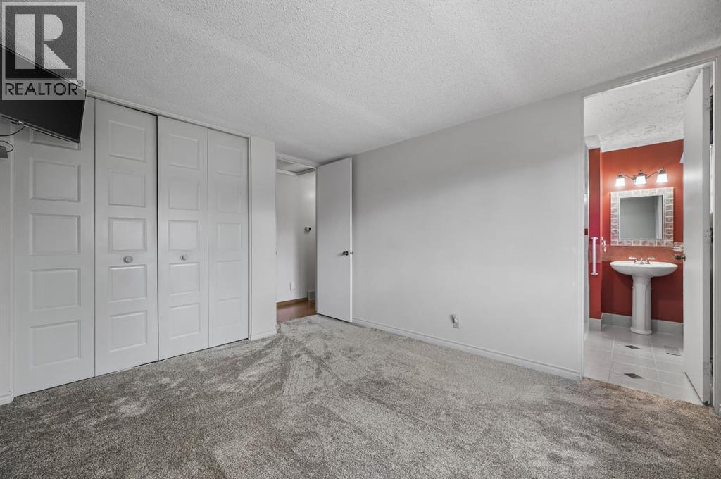 328 Norseman Road Nw, Calgary, Alberta  T2K 5M5 - Photo 11 - A2270434