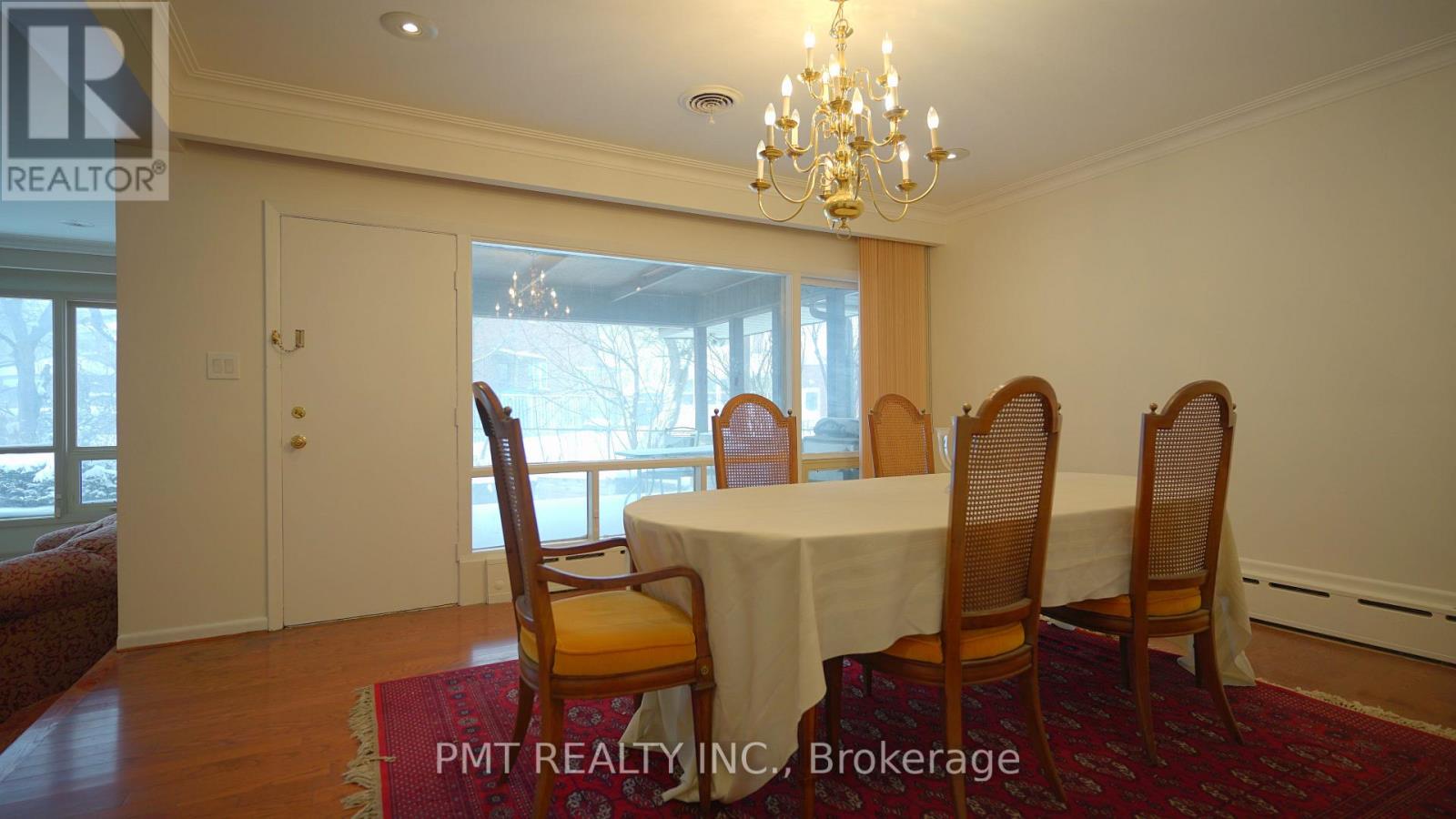 16 Carousel Court, Toronto, Ontario  M6B 3M1 - Photo 10 - W12701122