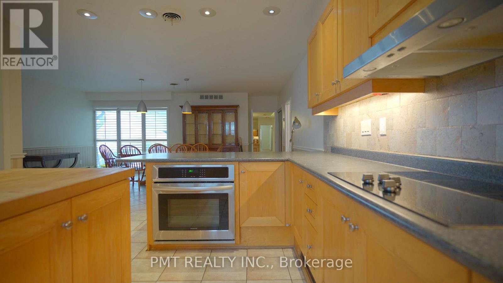 16 Carousel Court, Toronto, Ontario  M6B 3M1 - Photo 16 - W12701122