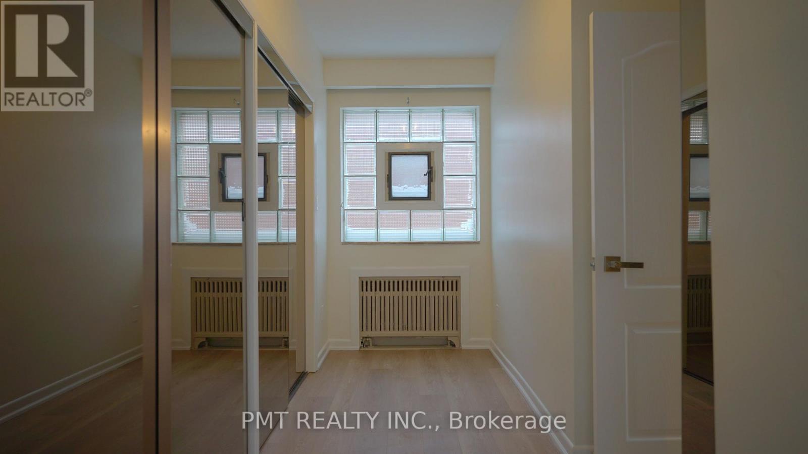 16 Carousel Court, Toronto, Ontario  M6B 3M1 - Photo 23 - W12701122