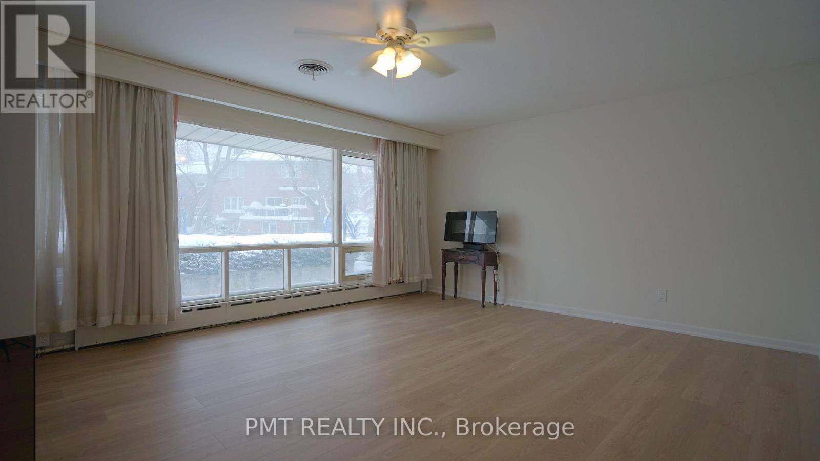 16 Carousel Court, Toronto, Ontario  M6B 3M1 - Photo 24 - W12701122