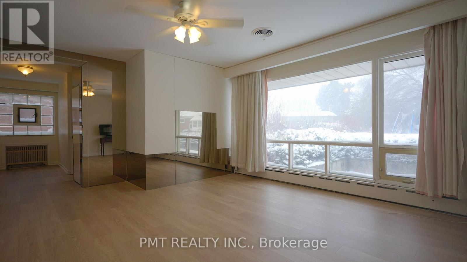 16 Carousel Court, Toronto, Ontario  M6B 3M1 - Photo 25 - W12701122
