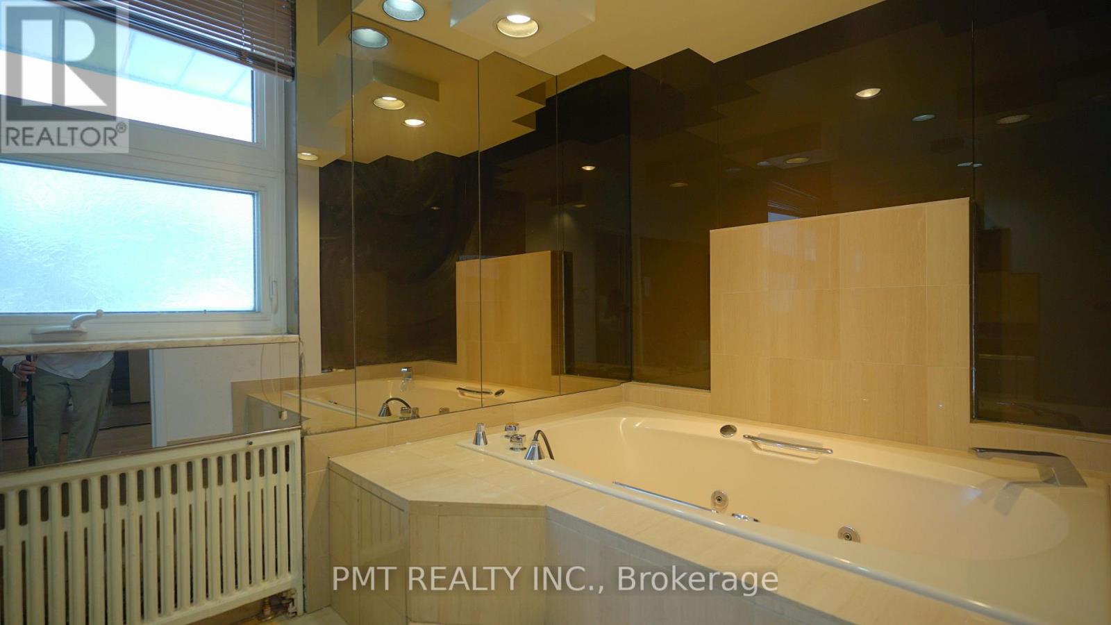 16 Carousel Court, Toronto, Ontario  M6B 3M1 - Photo 26 - W12701122