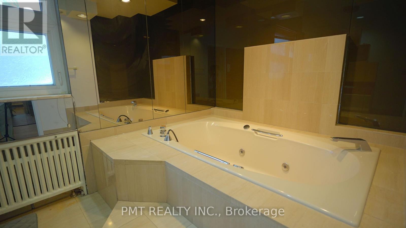 16 Carousel Court, Toronto, Ontario  M6B 3M1 - Photo 28 - W12701122