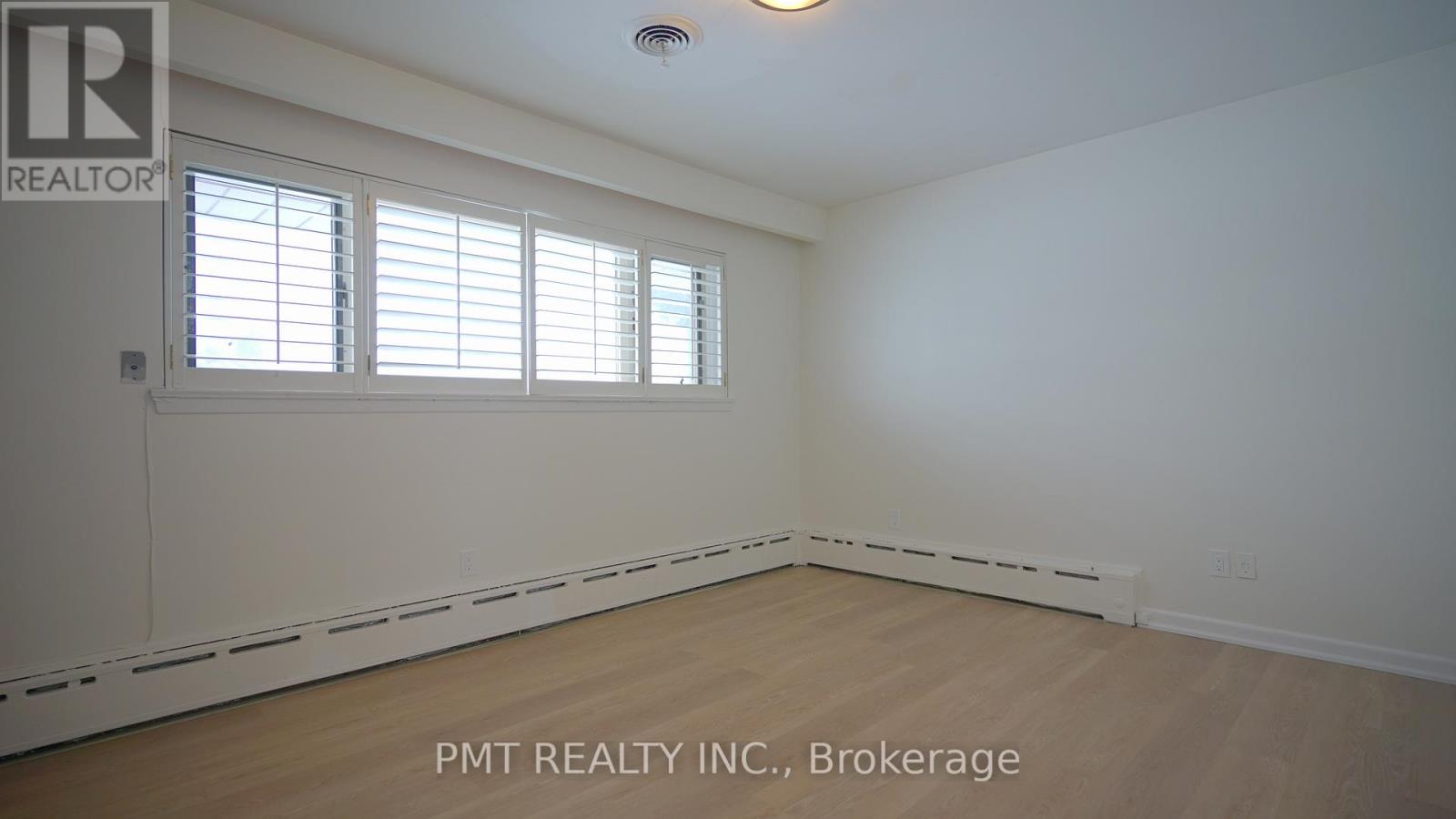 16 Carousel Court, Toronto, Ontario  M6B 3M1 - Photo 29 - W12701122