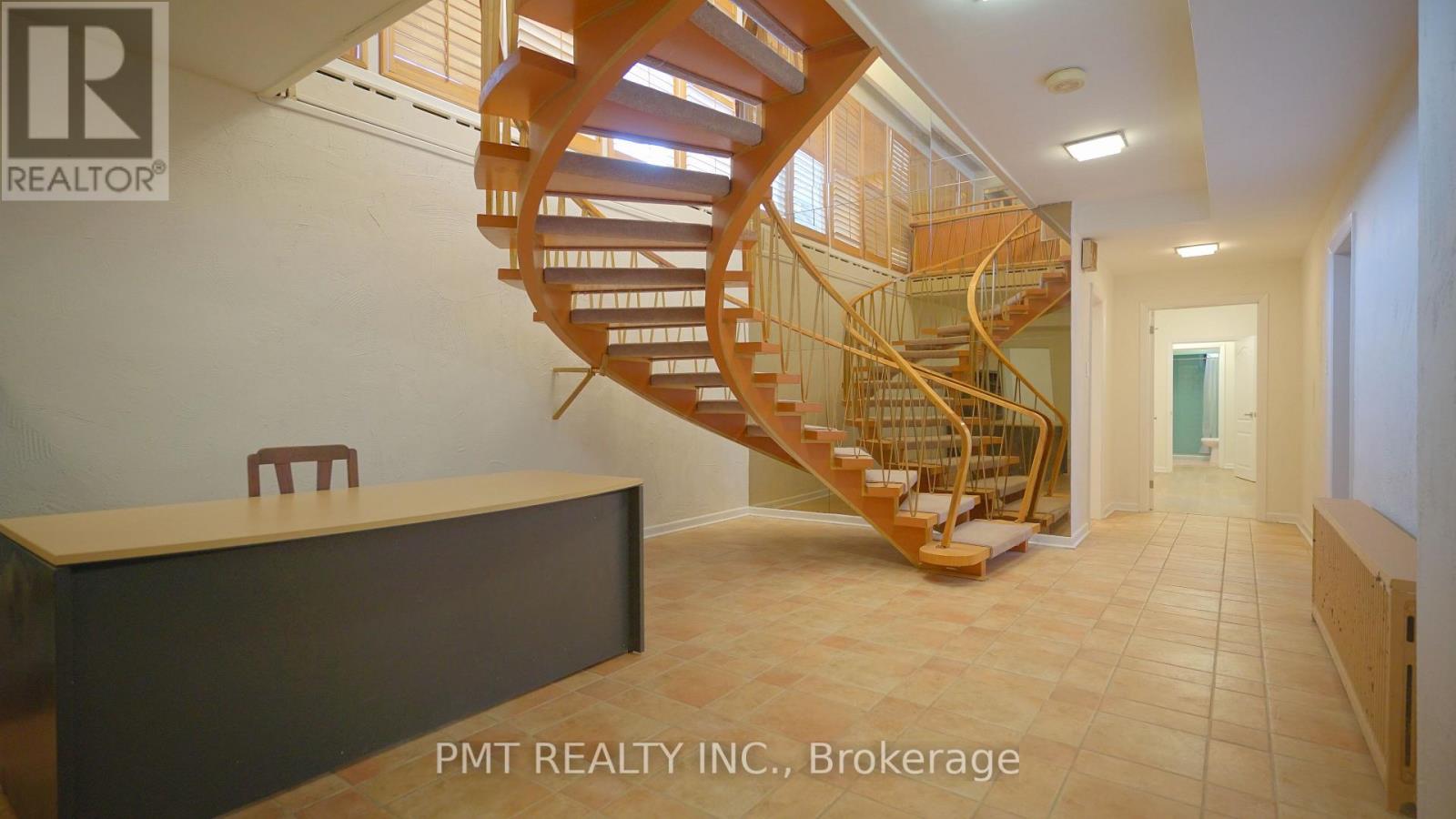 16 Carousel Court, Toronto, Ontario  M6B 3M1 - Photo 37 - W12701122