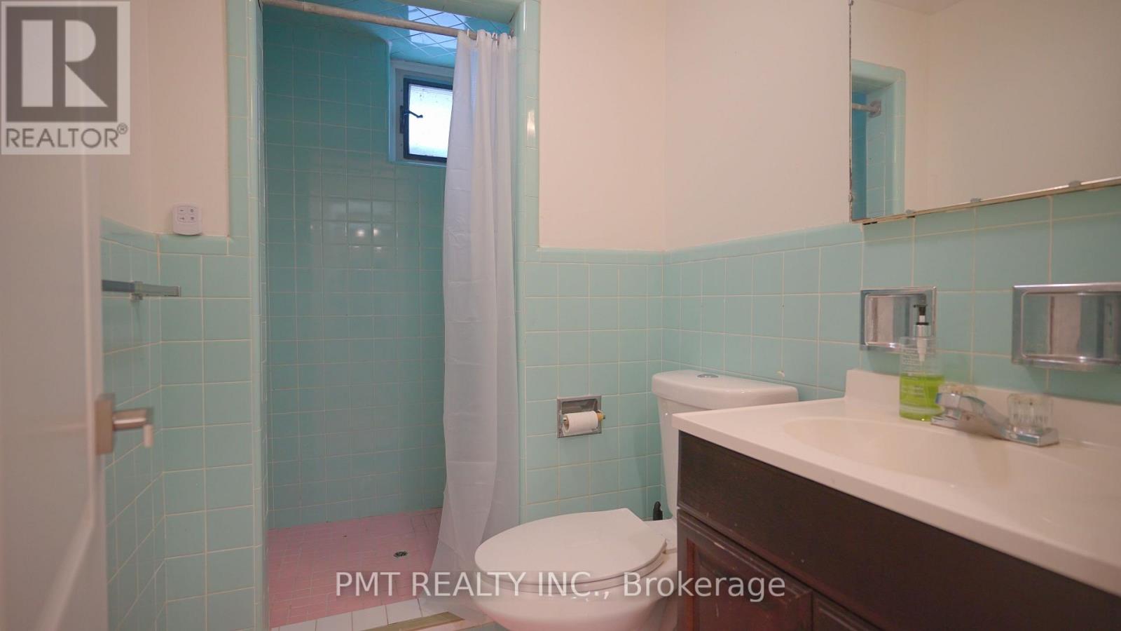 16 Carousel Court, Toronto, Ontario  M6B 3M1 - Photo 47 - W12701122