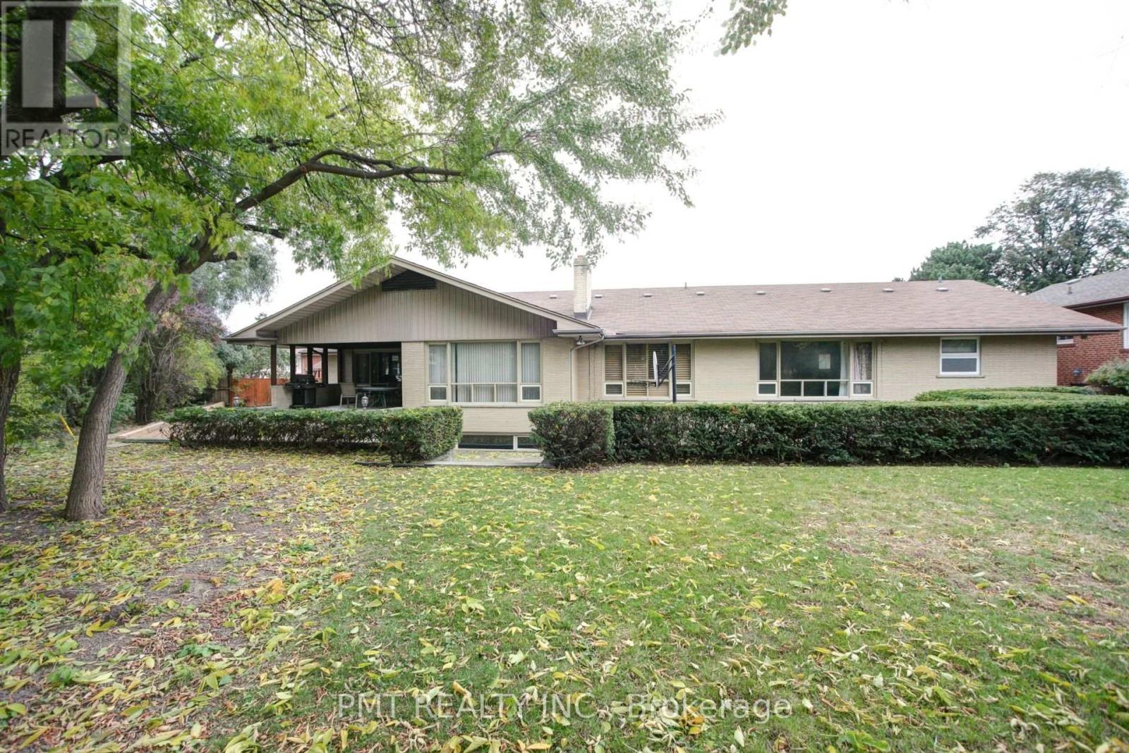 16 Carousel Court, Toronto, Ontario  M6B 3M1 - Photo 49 - W12701122