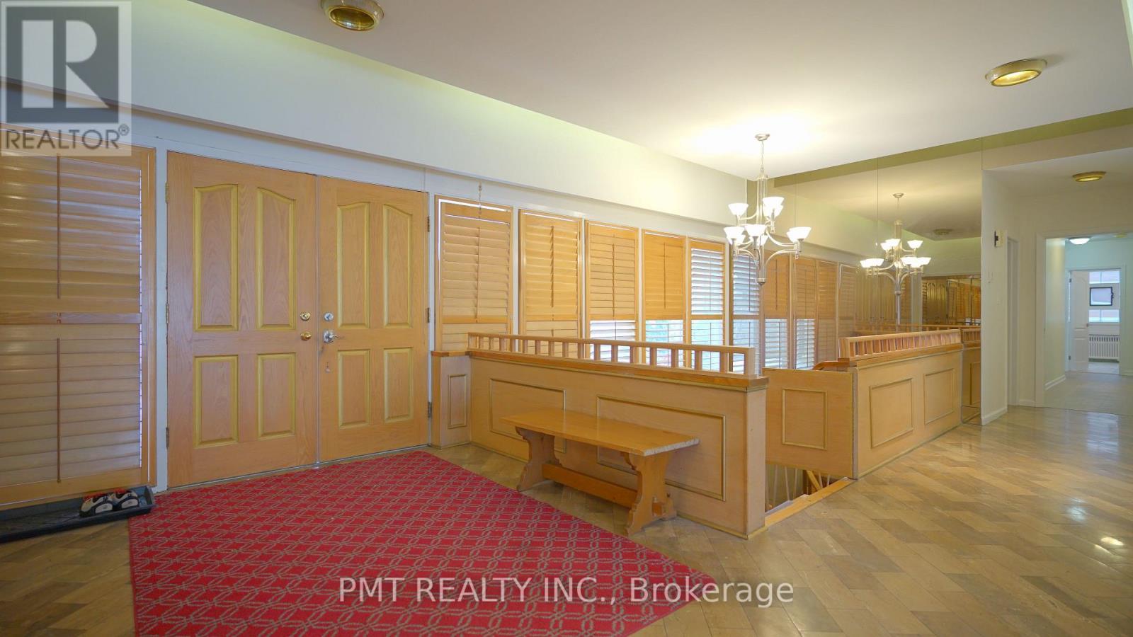 16 Carousel Court, Toronto, Ontario  M6B 3M1 - Photo 6 - W12701122