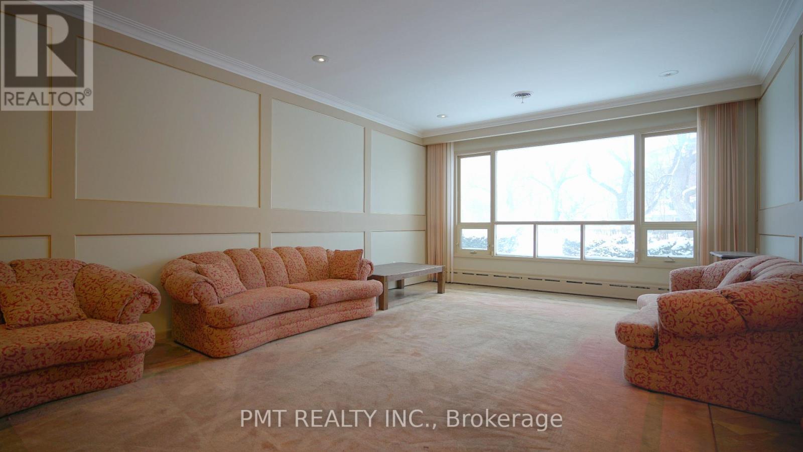 16 Carousel Court, Toronto, Ontario  M6B 3M1 - Photo 8 - W12701122