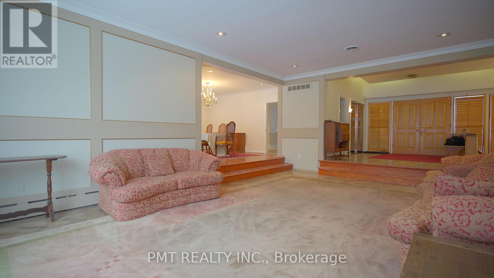 16 Carousel Court, Toronto, Ontario  M6B 3M1 - Photo 9 - W12701122