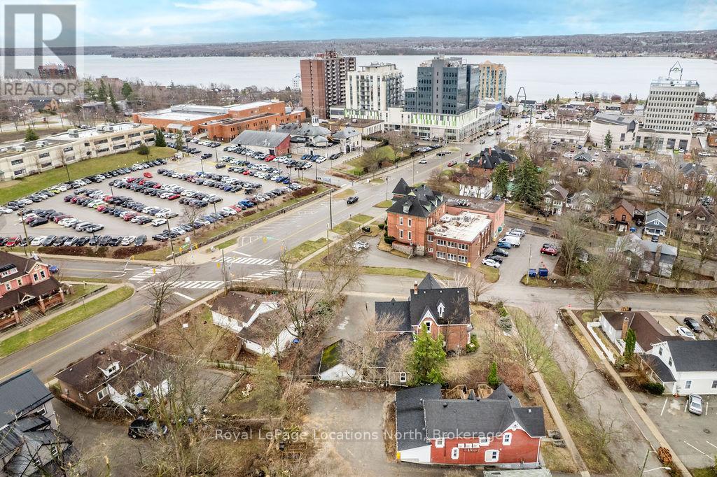 3 Peel Street, Barrie (Wellington), Ontario  L4M 3K7 - Photo 43 - S12701252