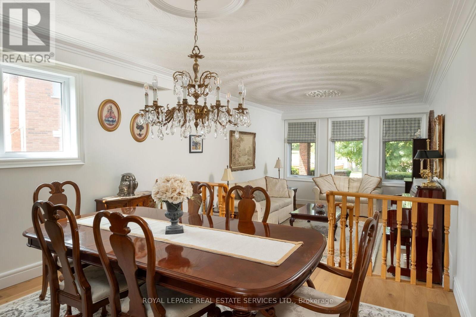 15 Westroyal Road, Toronto, Ontario  M9P 2C4 - Photo 12 - W12398381