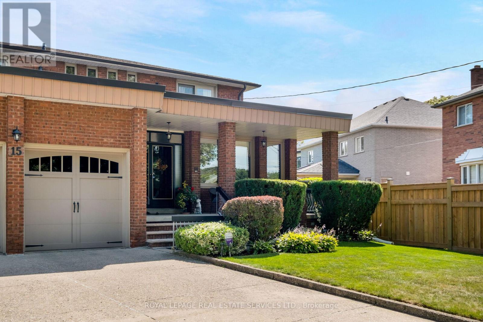 15 Westroyal Road, Toronto, Ontario  M9P 2C4 - Photo 3 - W12398381
