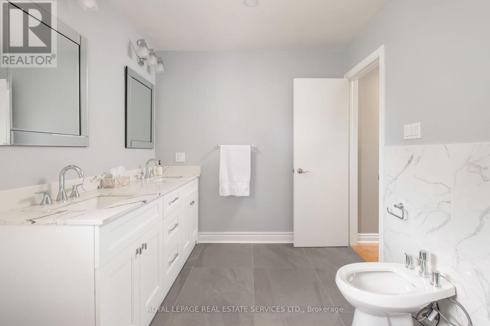 15 Westroyal Road, Toronto, Ontario  M9P 2C4 - Photo 27 - W12398381