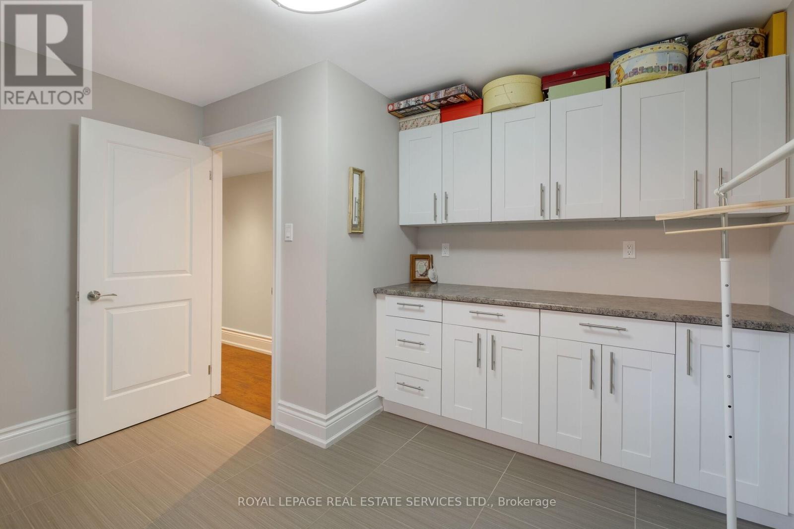 15 Westroyal Road, Toronto, Ontario  M9P 2C4 - Photo 41 - W12398381