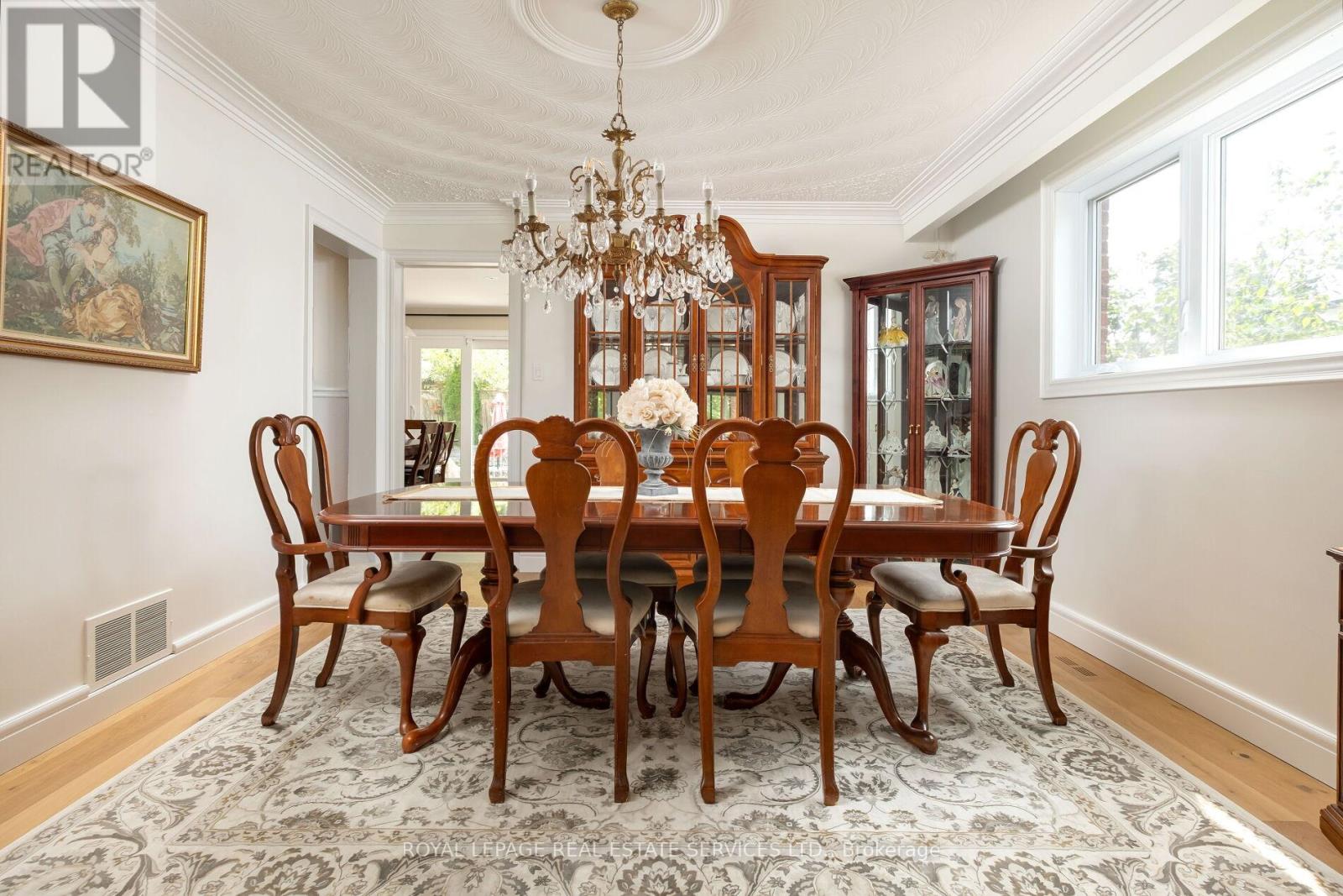 15 Westroyal Road, Toronto, Ontario  M9P 2C4 - Photo 13 - W12398381