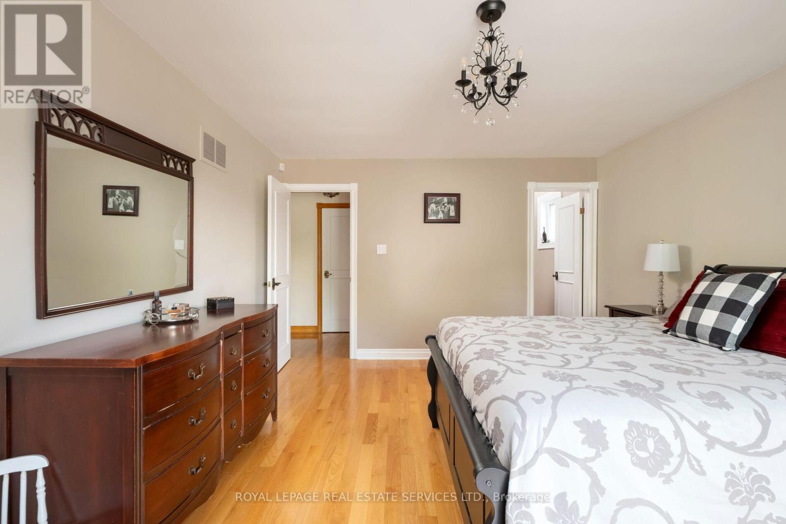 15 Westroyal Road, Toronto, Ontario  M9P 2C4 - Photo 24 - W12398381