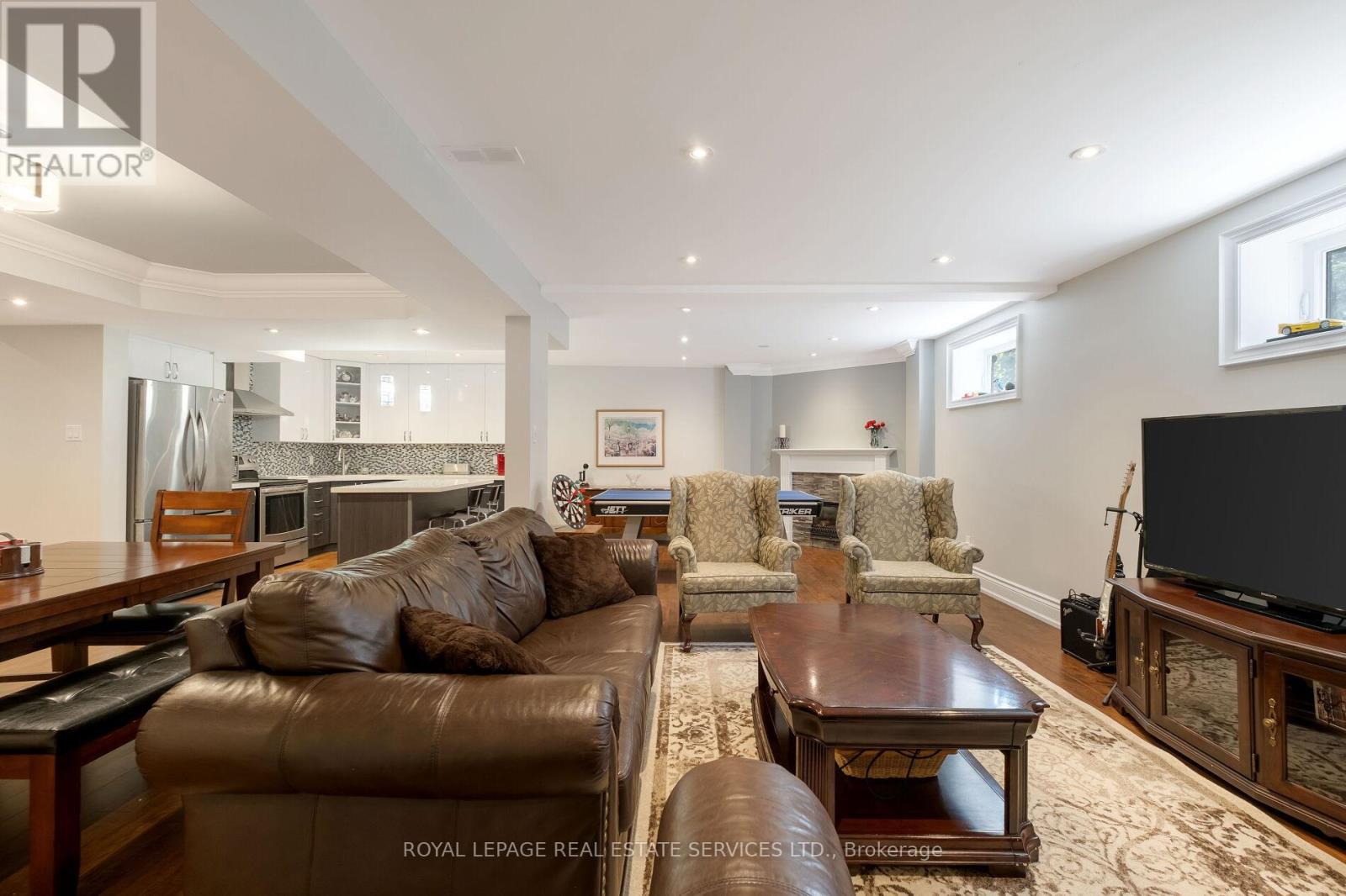 15 Westroyal Road, Toronto, Ontario  M9P 2C4 - Photo 34 - W12398381