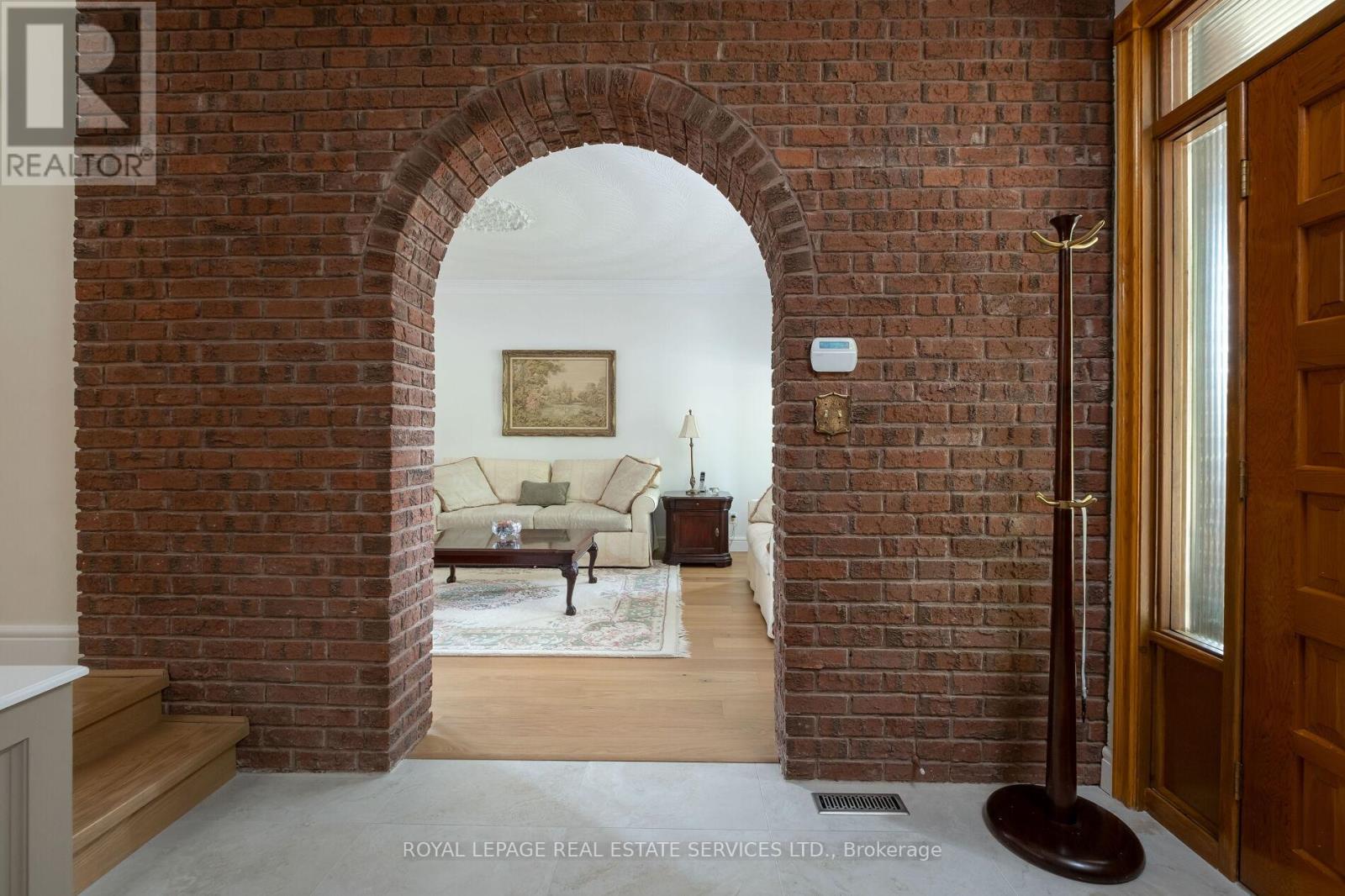 15 Westroyal Road, Toronto, Ontario  M9P 2C4 - Photo 7 - W12398381