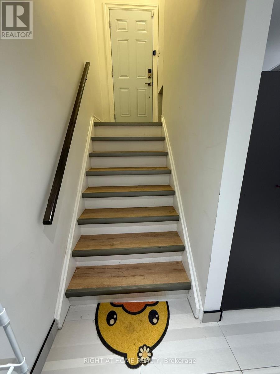 44 Ash Crescent, Toronto, Ontario  M8W 1E3 - Photo 9 - W12701032