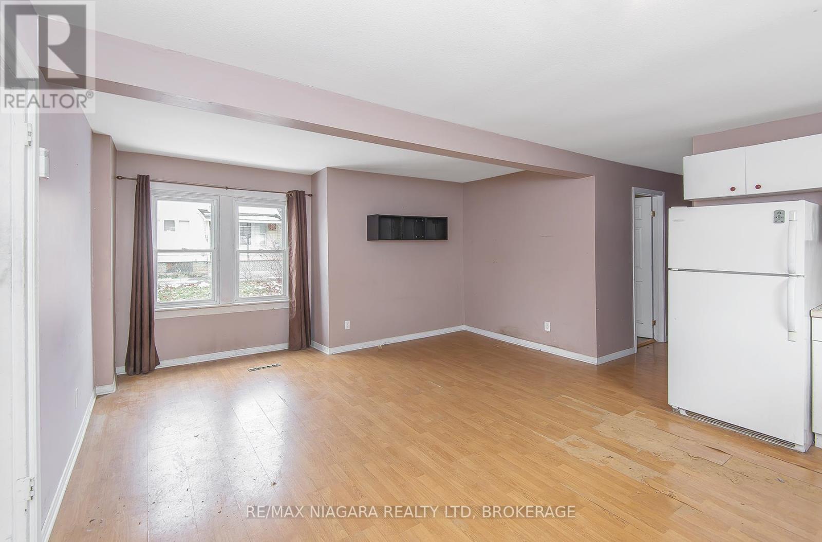 243 North Street N, Fort Erie, Ontario  L2A 3R9 - Photo 11 - X12701192