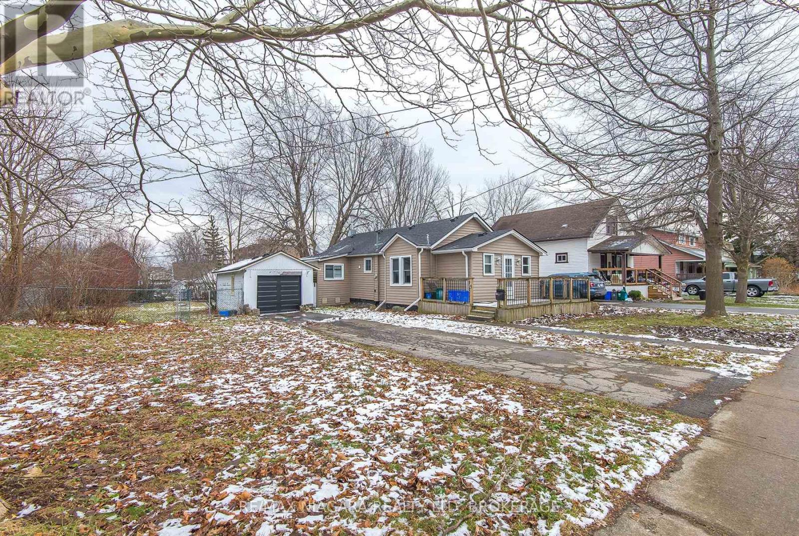 243 North Street N, Fort Erie, Ontario  L2A 3R9 - Photo 2 - X12701192