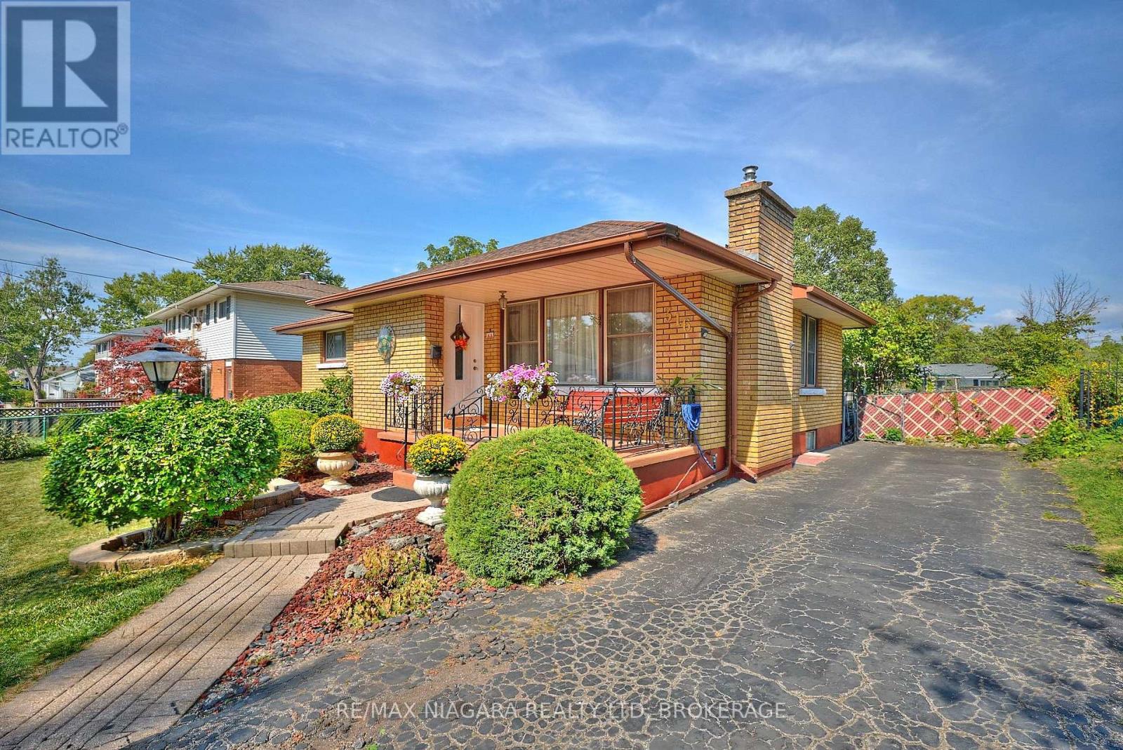 316 Bowen Road, Fort Erie, Ontario  L2A 2Y9 - Photo 2 - X12701292